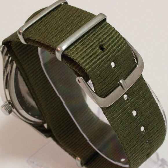 Men's Quartz Field Watch Silver Tone Case Green Military Strap 42mm - Picture 11 of 11